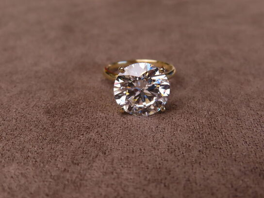 14 kt. Guldring med 7.02 ct. Briliantsleben Diamant