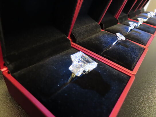 Ure og Smykker med Guld og Diamanter