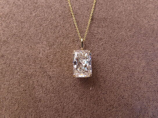 14 kt. Guldhalskæde med 5.05 ct. Briliantsleben Diamant
