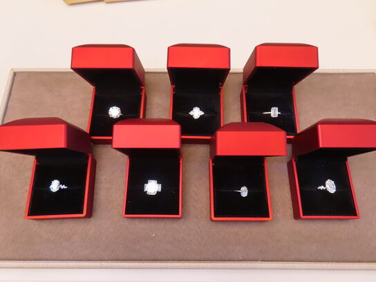 Ure og Smykker med Guld og Diamanter