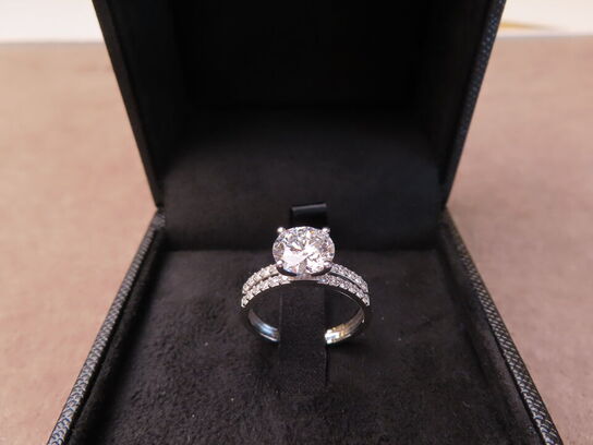 14 kt. Hvidguldring med 2.29 ct. Briliantsleben Diamant