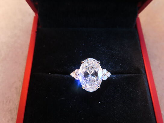 14 kt. Guldring med 4.03 ct. Briliantsleben Diamant