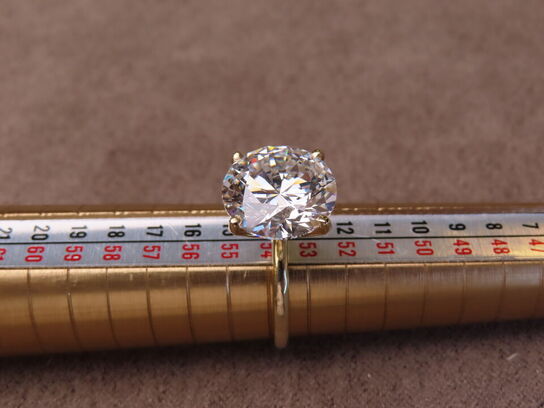 14 kt. Guldring med 7.02 ct. Briliantsleben Diamant
