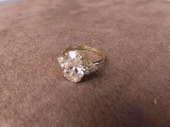 14 kt. Guldring med 4.03 ct. Briliantsleben Diamant