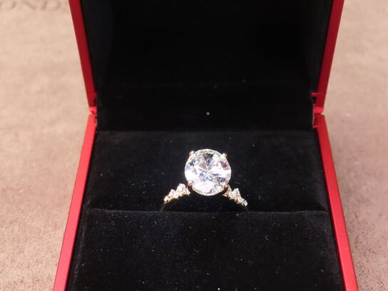 14 kt. Guldring med 4.09 ct. Briliantsleben Diamant