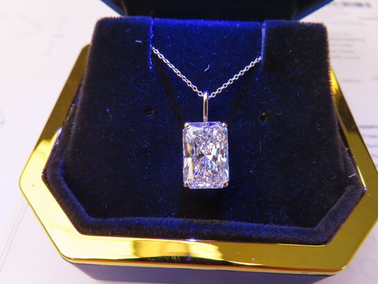 14 kt. Guldhalskæde med 5.05 ct. Briliantsleben Diamant