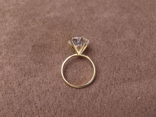 14 kt. Guldring med 7.02 ct. Briliantsleben Diamant