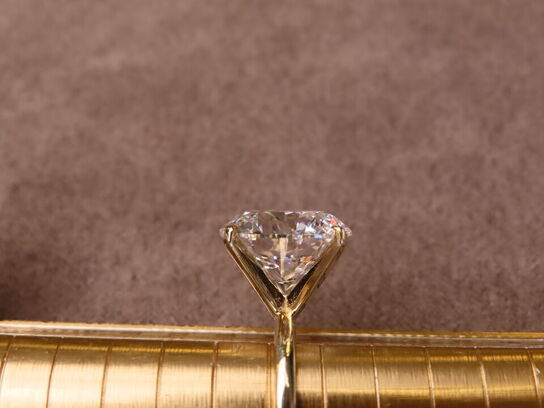 14 kt. Guldring med 7.02 ct. Briliantsleben Diamant