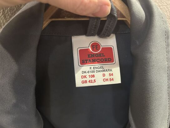 Engel Jakke, Str 108