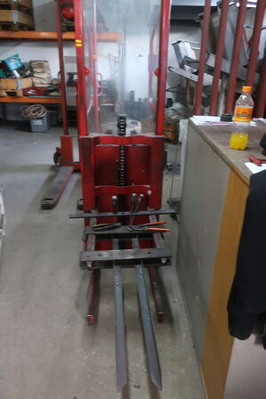 El-stabler, med gafler til varme emner fra hærdeovne