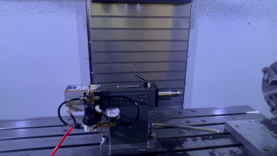 4 akset bearbejdningscenter, fabr. HAAS, type VF 4SS årg 2019 # KUN KØRT 332 timer