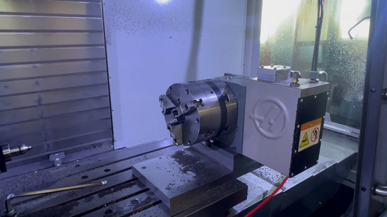 4 akset bearbejdningscenter, fabr. HAAS, type VF 4SS årg 2019 # KUN KØRT 332 timer