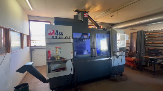 4 akset bearbejdningscenter, fabr. HAAS, type VF 4SS årg 2019 # KUN KØRT 421 timer