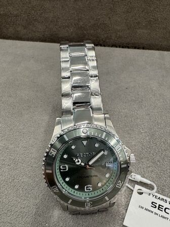 Armbåndsur SECTOR 230 36 MM 3H LIGHT GREEN DIAL SS BR