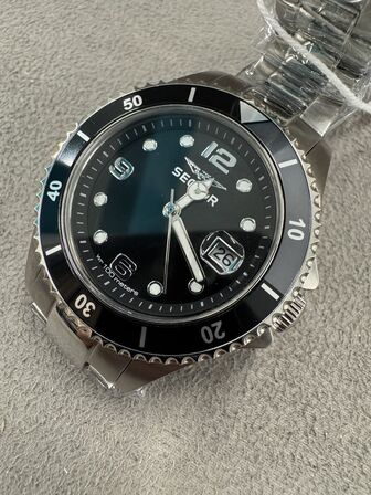 Armbåndsur SECTOR 230 39 MM 3H BLACK DIAL BR SS