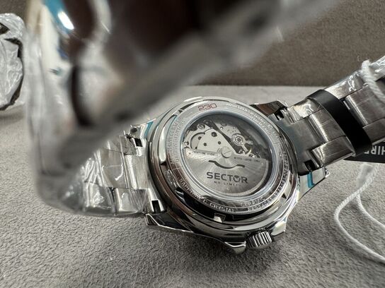 Armbåndsur SECTOR 230 43 MM AUTO 3H GREEN BE BLK DIAL BR SS