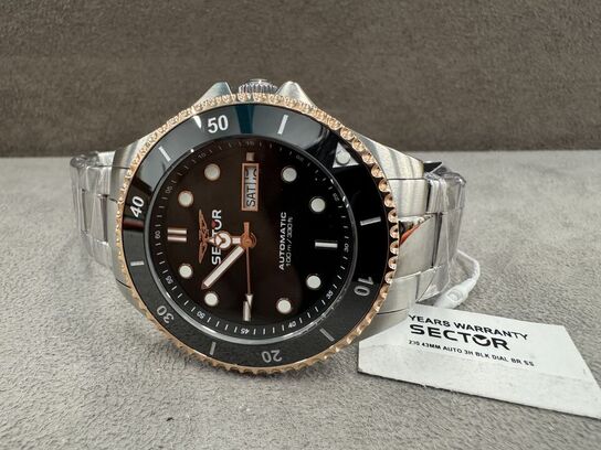 Armbåndsur SECTOR 230 43 MM 3H BLK DIAL BR SS