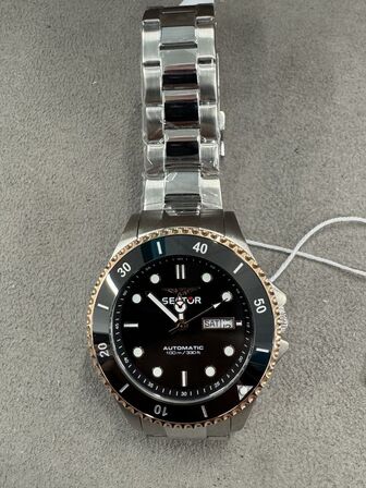 Armbåndsur SECTOR 230 43 MM 3H BLK DIAL BR SS
