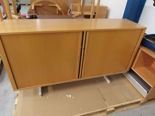 2 stk. skabe og 2 stk. kontorstole