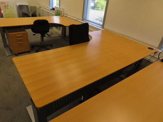 El-hæve/sænke bord med kontorstol