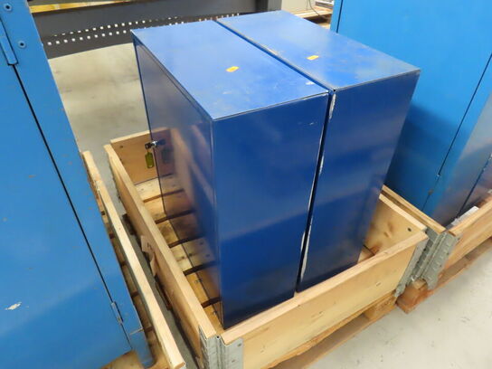 2 stk. værktøjsskabe