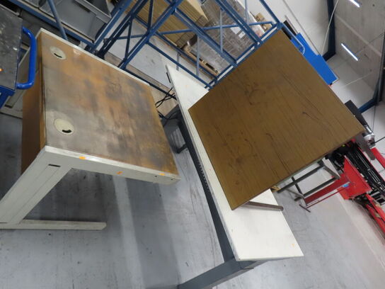 El-hæve/sænke arbejdsbord + 2 stk. små borde