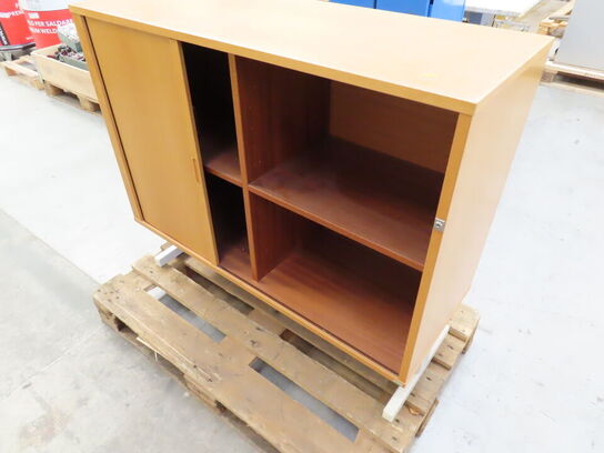 Skab med jalosilåge