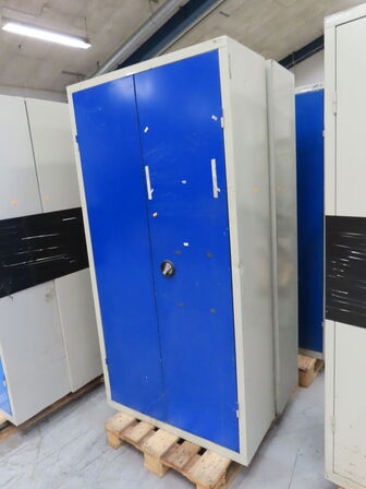 2 stk. værkstedskabe