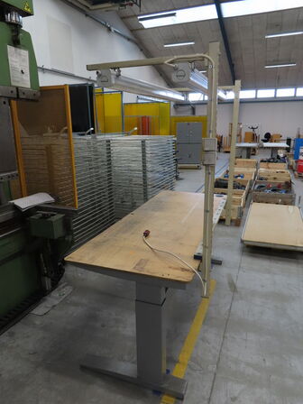 El-hæve/sænke arbejdsbord