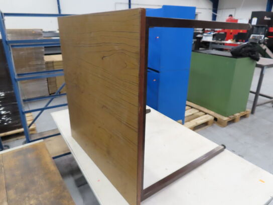 El-hæve/sænke arbejdsbord + 2 stk. små borde