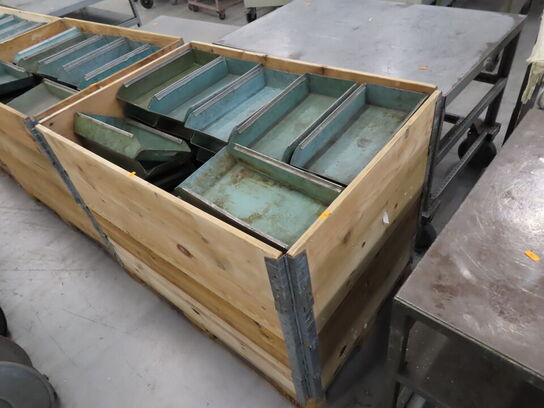 Palle med plastkasser