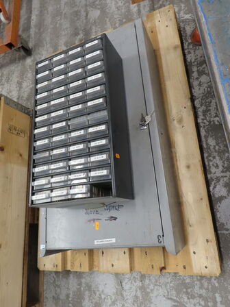 Værktøjsskab og plukreol