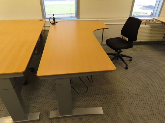 El-hæve/sænke bord med kontorstol