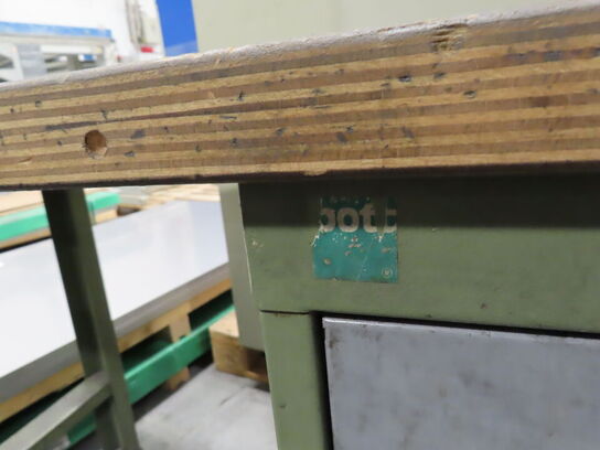 Værkstedsbord med skuffer