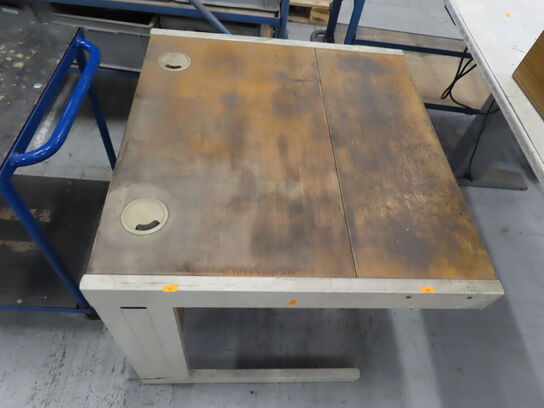 El-hæve/sænke arbejdsbord + 2 stk. små borde