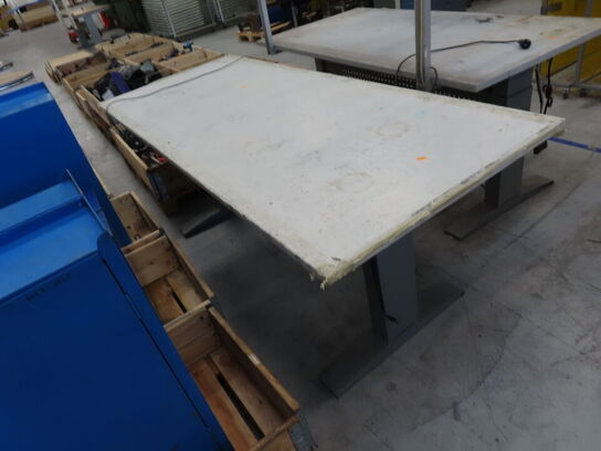 El-hæve/sænke arbejdsbord