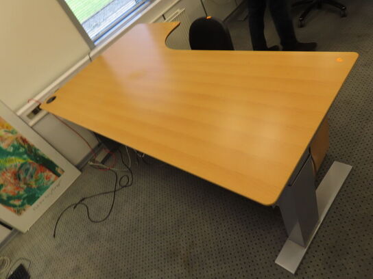 El-hæve/sænke bord med skuffekassette og kontorstol