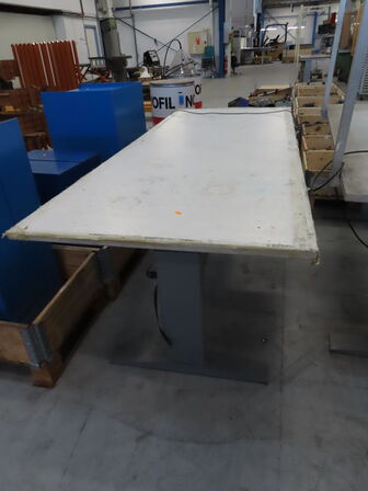 El-hæve/sænke arbejdsbord