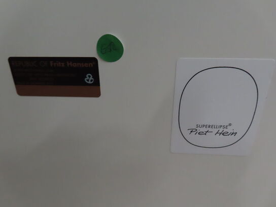 Spisebord Superelipse PIET HEIN