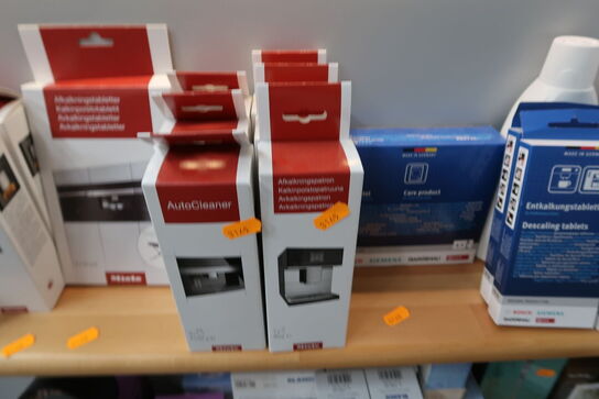 Hylde med rengøringsmidler til kaffemaskine MIELE m.m.