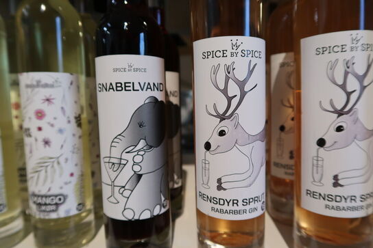 7 stk. snabelvand, rendyr sprut