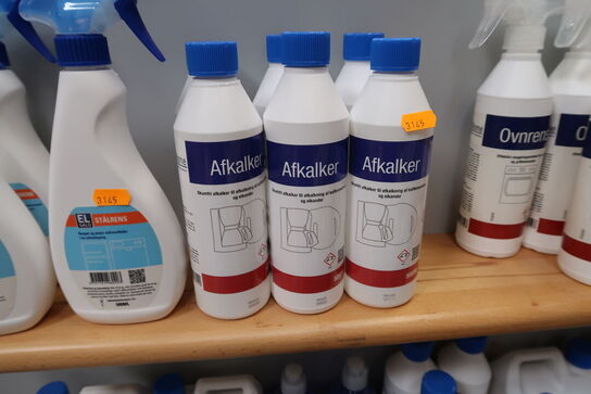 Hylde med køleskabsrens, stålrens, afkalker, ovnrens, gummikant rens