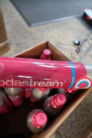 Kasse med 11 stk. patroner SODASTREAM