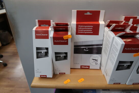 Hylde med rengøringsmidler til kaffemaskine MIELE m.m.