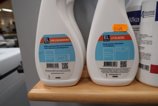 Hylde med køleskabsrens, stålrens, afkalker, ovnrens, gummikant rens