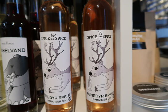 7 stk. snabelvand, rendyr sprut