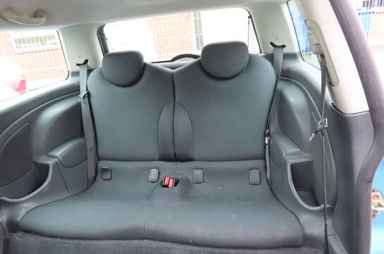 Personbil MINI COOPER (momsfri)