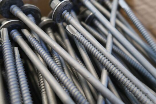 Ca. 400 stk. skruer, 5,5(6,3) x230 mm