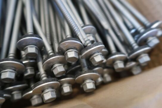 Ca. 400 stk. skruer, 5,5(6,3) x230 mm