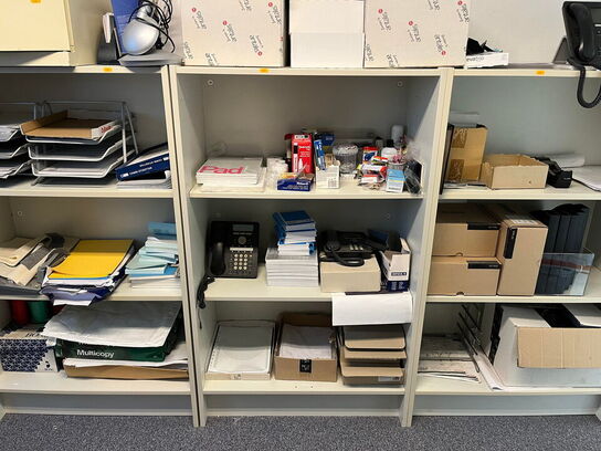 3 stk. reoler med indhold